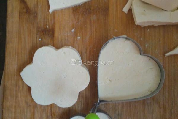 油炸豆腐的做法图解1