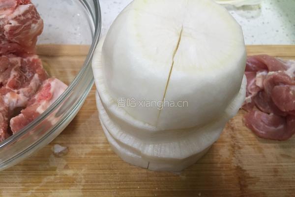 芹菜萝卜排骨汤的做法图解1