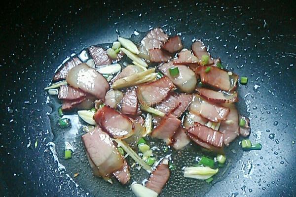 腊肉小炒西兰花的做法图解5