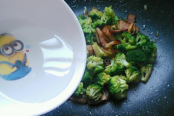 腊肉小炒西兰花的做法图解7
