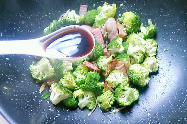 腊肉小炒西兰花的做法图解6