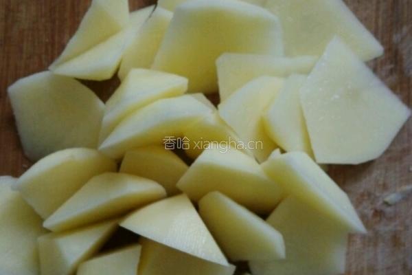 土豆炖牛腩的做法图解3