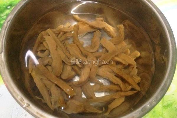 萝卜干炒青豆的做法图解2