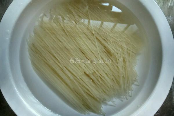 鸡丝米线的做法图解2