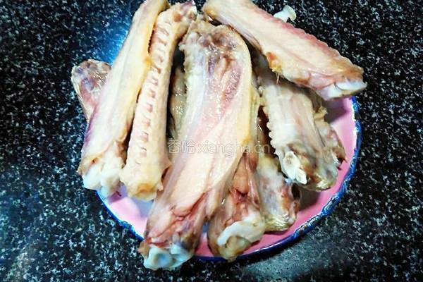 蒜香烤鸭翅的做法图解1