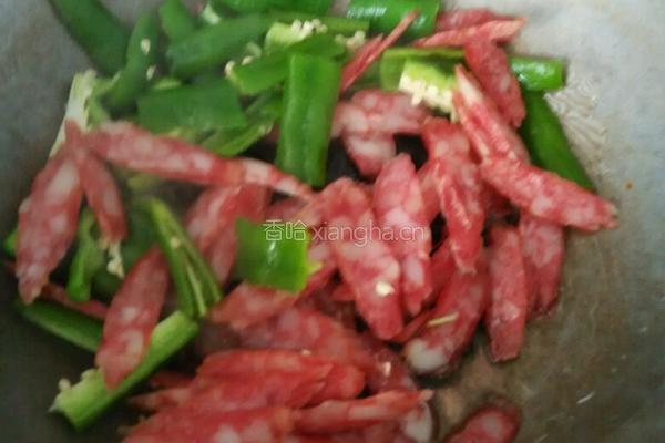 青椒炒甜肠的做法图解6