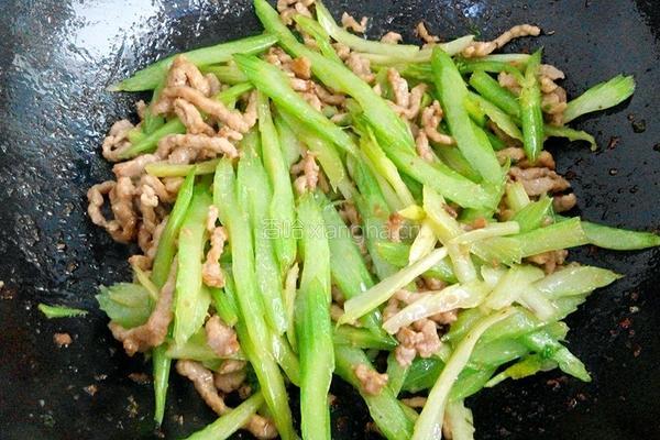 西芹炒肉丝的做法图解6
