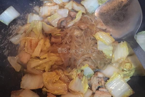 白菜粉条肉的做法图解3