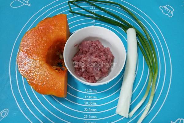肉末蒸南瓜的做法图解1