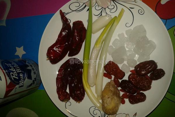 鸭腿炖萝卜的做法图解1