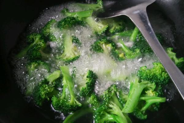 蒜香西兰花的做法图解4
