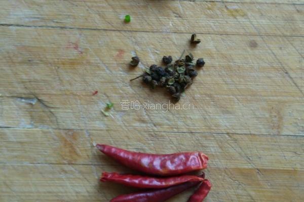  排骨红蘑炖土豆干的做法图解4