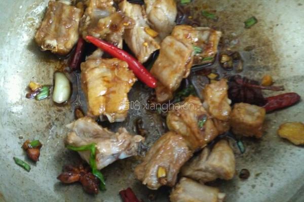  排骨红蘑炖土豆干的做法图解9