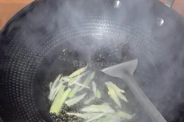 干煸肉丝炒双椒的做法图解3