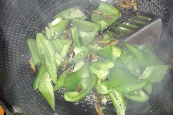 干煸肉丝炒双椒的做法图解5