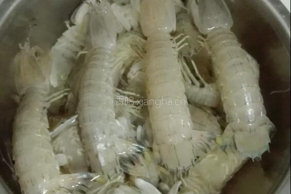 姜葱炒濑尿虾的做法图解1
