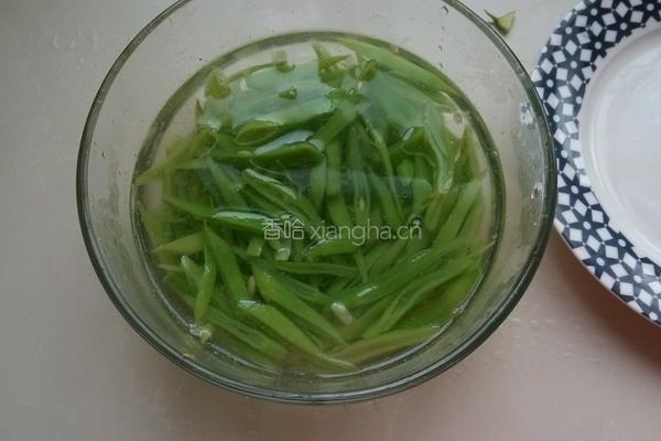 芸豆角炒肉丝的做法图解1