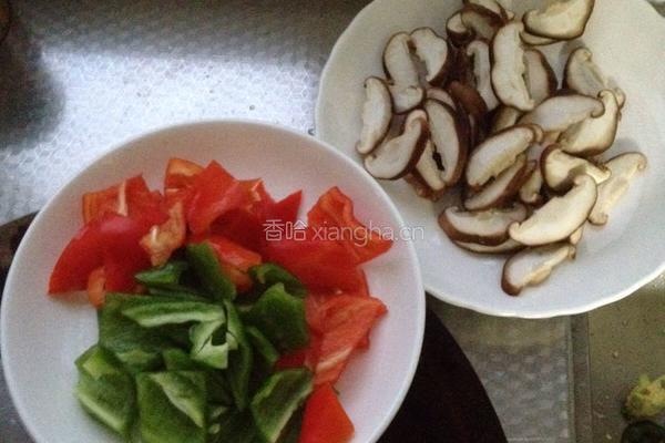 清炒鸡胸肉的做法图解1