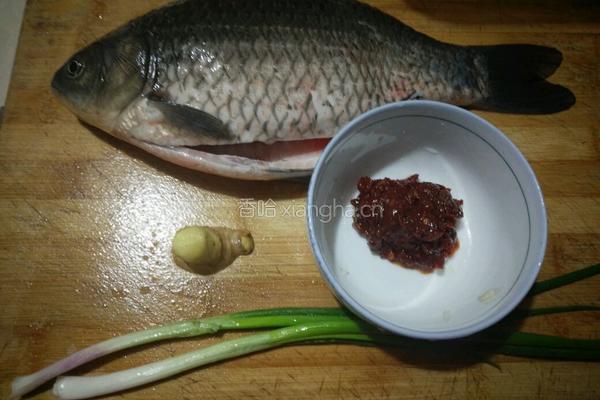 豆瓣鲫鱼的做法图解1