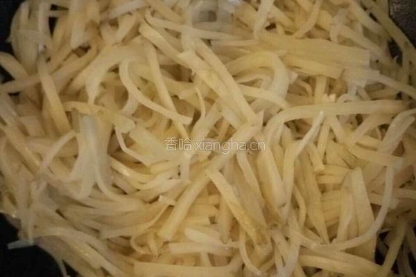 鲫鱼烧咸菜头的做法图解7