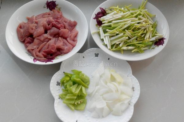 蒜爆肉片的做法图解1