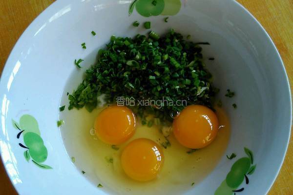 蒜苗鸡蛋饼的做法图解2