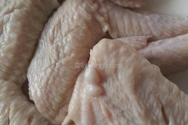 酒香鸡翅的做法图解1