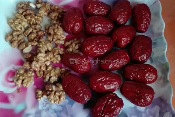 枣夹核桃(早想和你在一起)的做法图解1