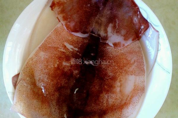 辣酱鱿鱼炒鸡胗的做法图解1
