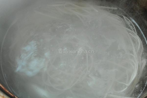 胡萝卜蛋炒面的做法图解7