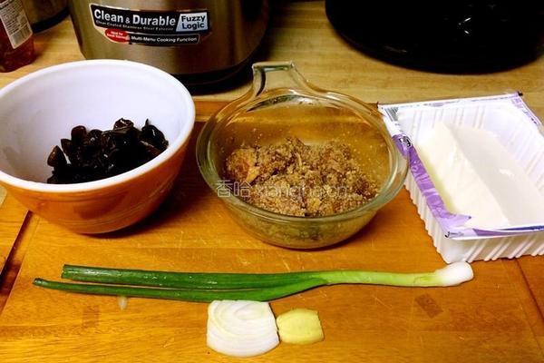 豆腐粉蒸肉的做法图解1
