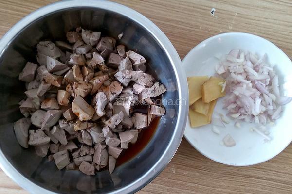菠菜鸡肝粥的做法图解3