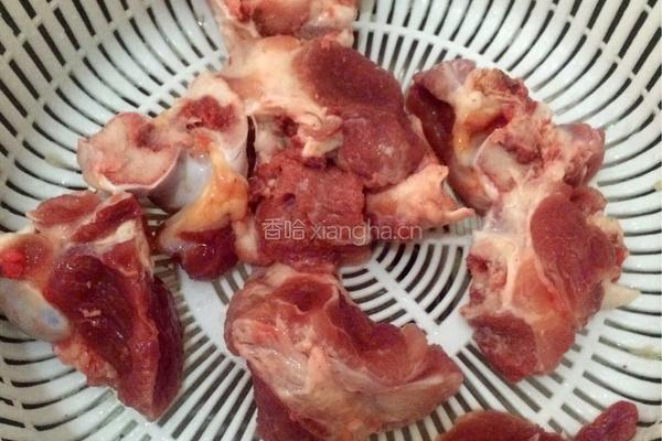冬笋筒骨汤的做法图解1