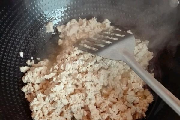 豆腐粉丝木耳蒜黄水饺的做法图解6