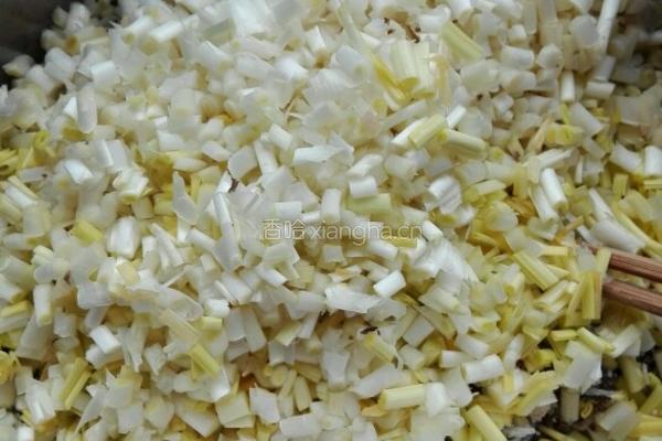 豆腐粉丝木耳蒜黄水饺的做法图解11