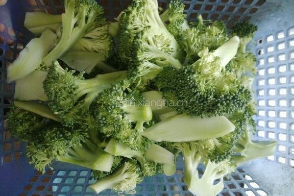 清炒西兰花的做法图解1