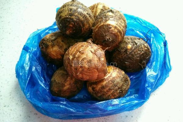 香芋粉蒸肉的做法图解1