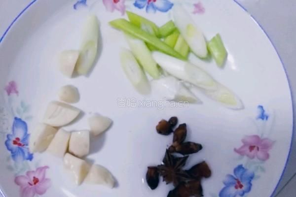 西红柿炒土豆的做法图解2
