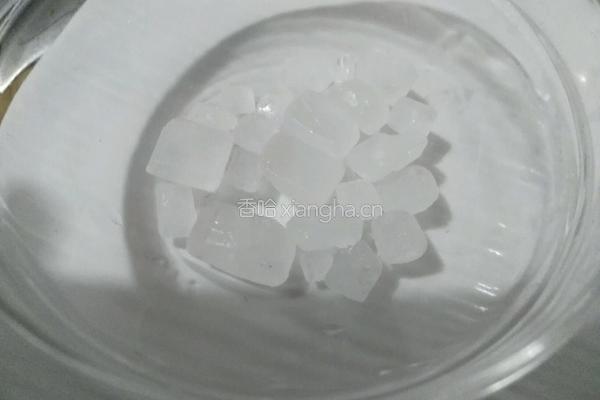 冰糖雪梨的做法图解2
