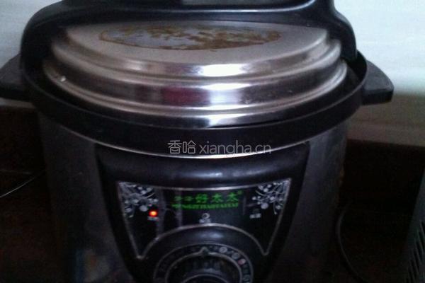 虾仁猪肉蔬菜炒饭的做法图解1
