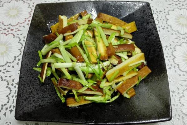 蒜苗炒香干