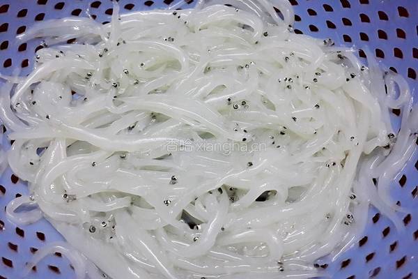 白饭鱼煎蛋的做法图解1