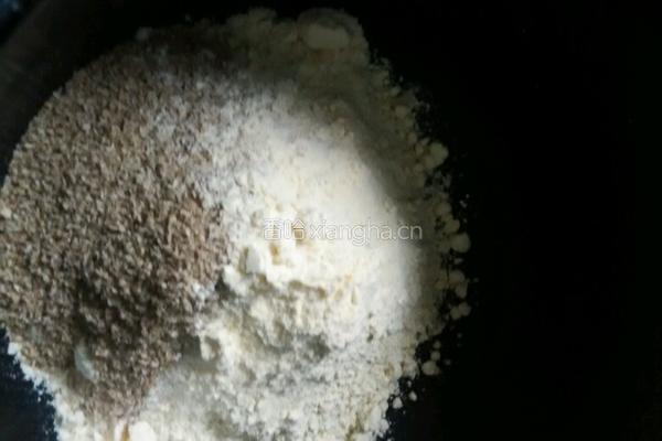 杂粮馒头的做法图解1