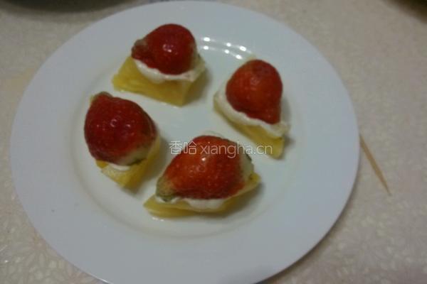 菠萝色拉酱草莓甜点的做法图解8