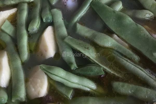 大骨头炖豆角的做法图解3