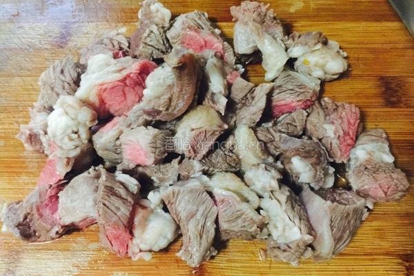 酸汤牛腩的做法图解3