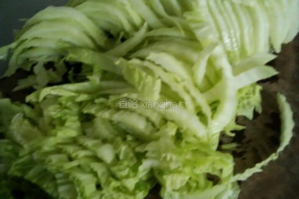 白菜面条的做法图解2