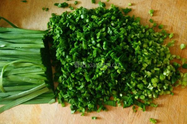韭菜鸡蛋饺子的做法图解3