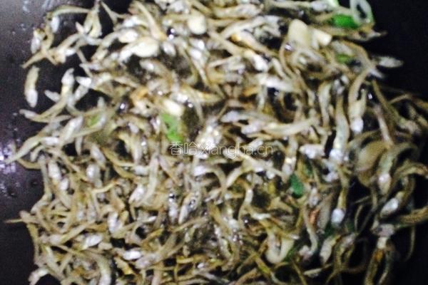 辣炒小鱼干的做法图解2