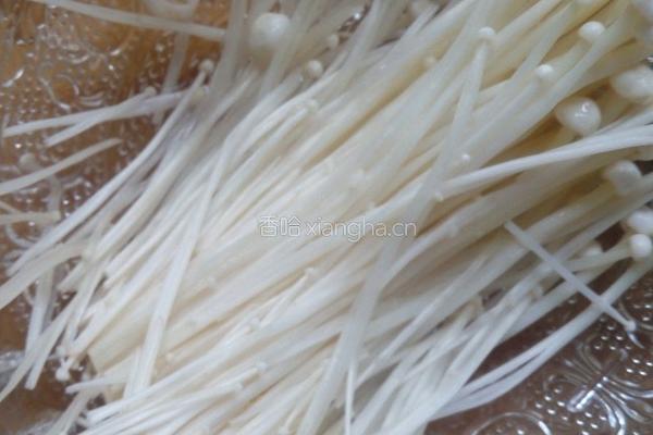 金针菇肉卷的做法图解1